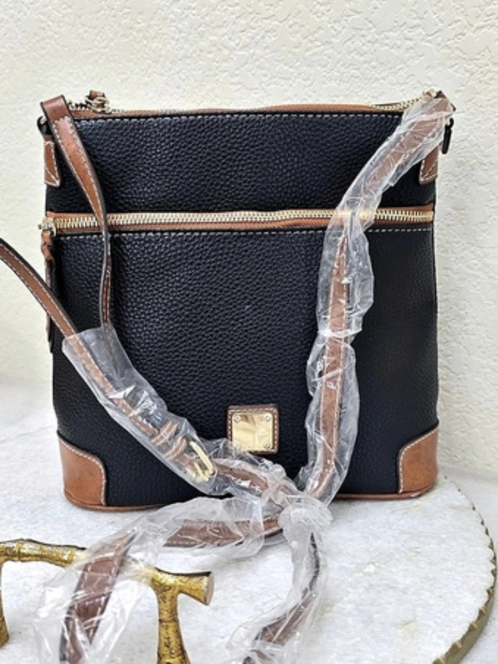 Pebble Grain Crossbody Black & Brown Bag